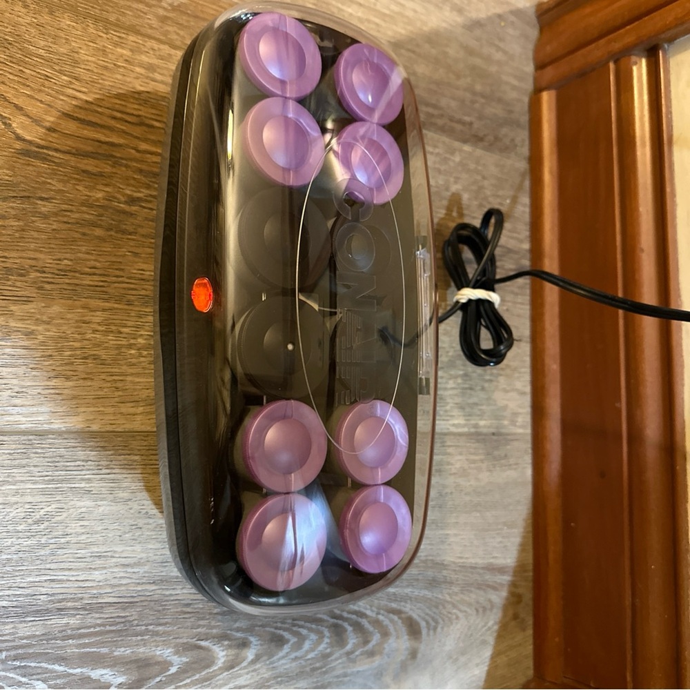 CONAIR Heat Waves Hot Rollers Curlers 12 JUMBO. The curlers heat up well.